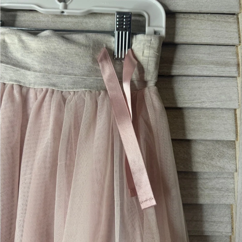 Old Navy Elegant Pink Tulle Skirt With Gray Waistband Great Condition. Size 3t